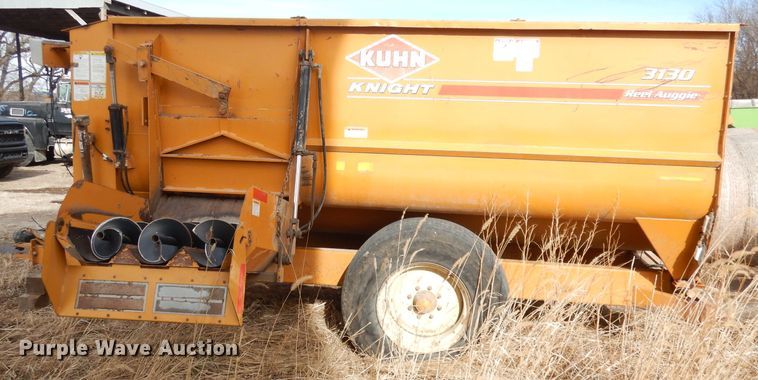 image for item DH8779 Kuhn Knight 3130  feed mixer