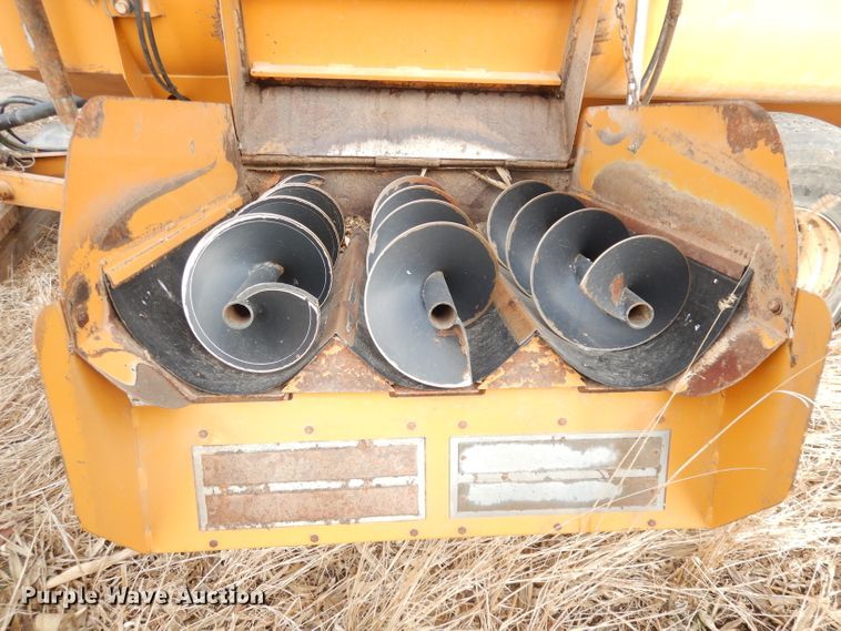 image for item DH8779 Kuhn Knight 3130  feed mixer