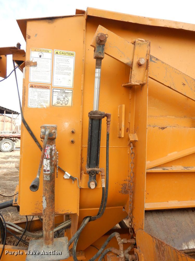 image for item DH8779 Kuhn Knight 3130  feed mixer