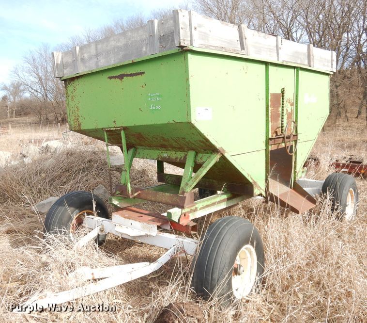 image for item DH8780 Huskee  gravity wagon