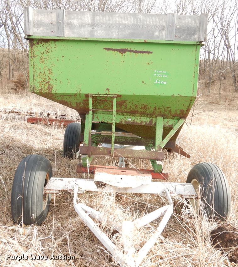 image for item DH8780 Huskee  gravity wagon