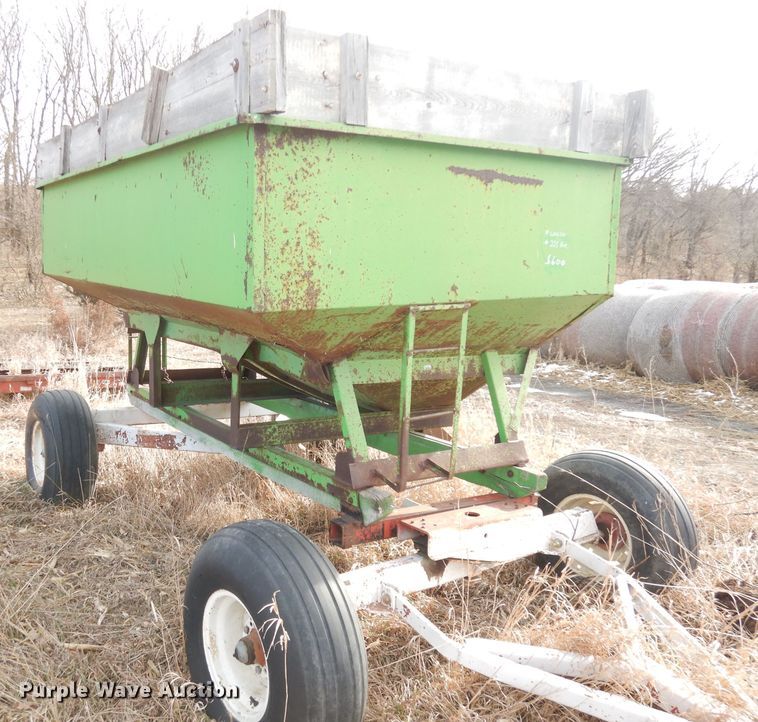 image for item DH8780 Huskee  gravity wagon