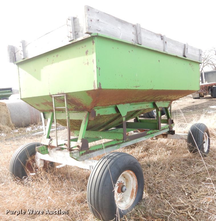 image for item DH8780 Huskee  gravity wagon