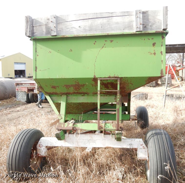 image for item DH8780 Huskee  gravity wagon