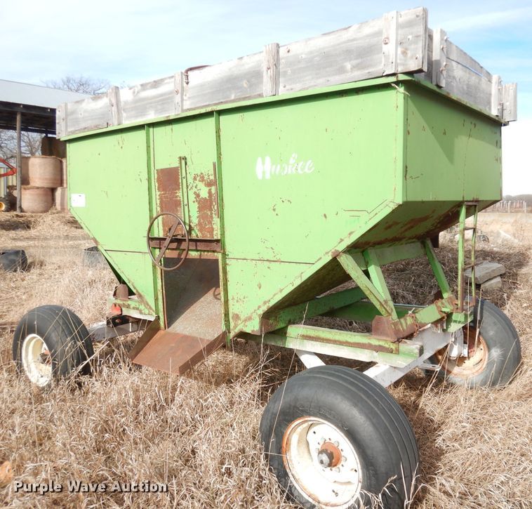image for item DH8780 Huskee  gravity wagon