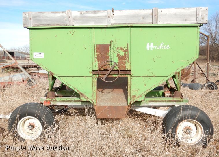 image for item DH8780 Huskee  gravity wagon