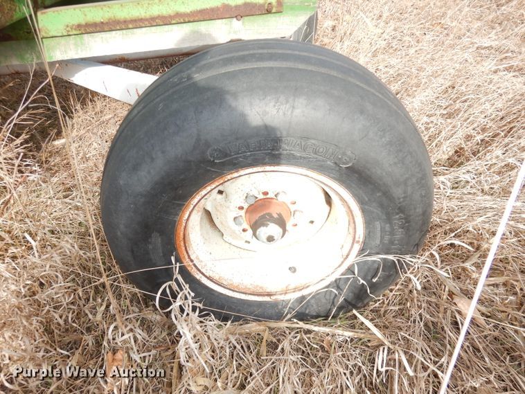 image for item DH8780 Huskee  gravity wagon