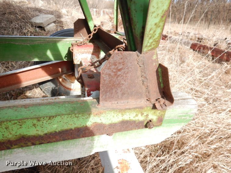 image for item DH8780 Huskee  gravity wagon