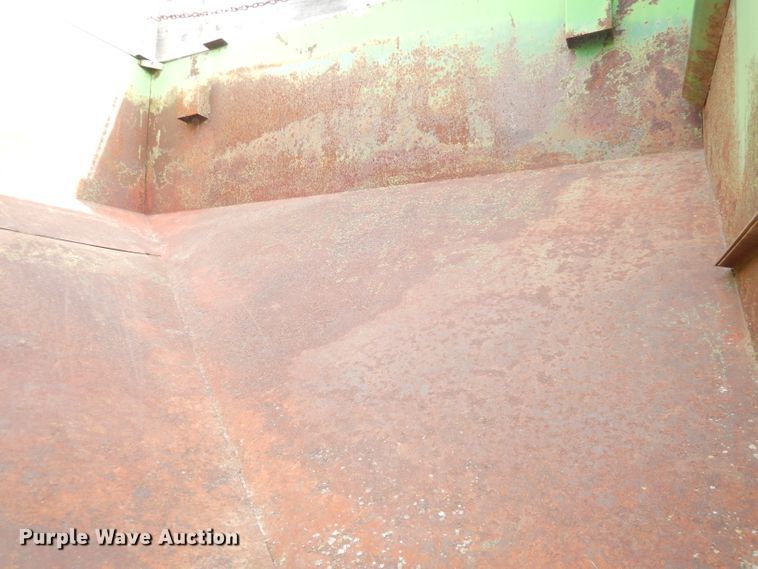 image for item DH8780 Huskee  gravity wagon