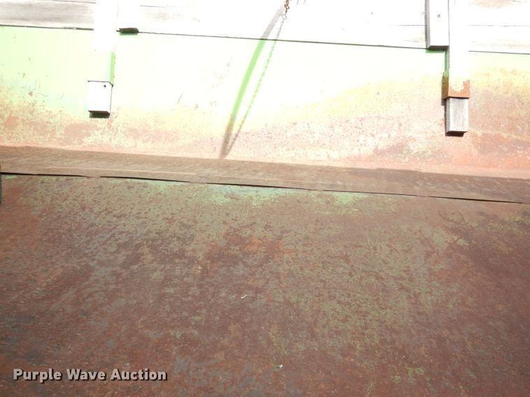 image for item DH8780 Huskee  gravity wagon