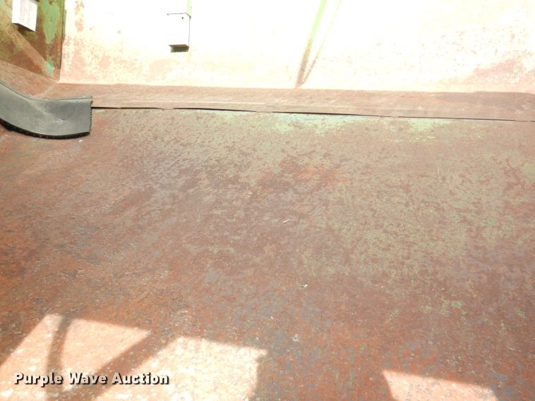 image for item DH8780 Huskee  gravity wagon