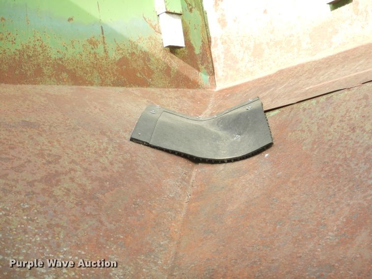 image for item DH8780 Huskee  gravity wagon