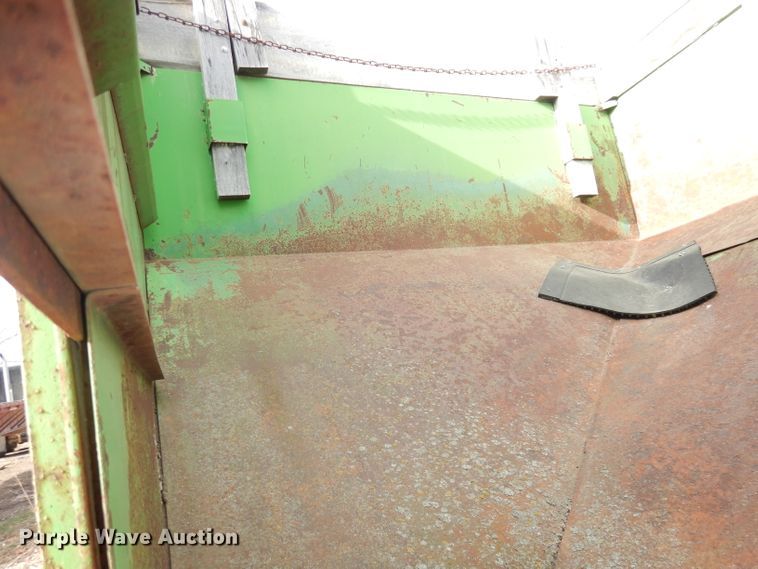 image for item DH8780 Huskee  gravity wagon