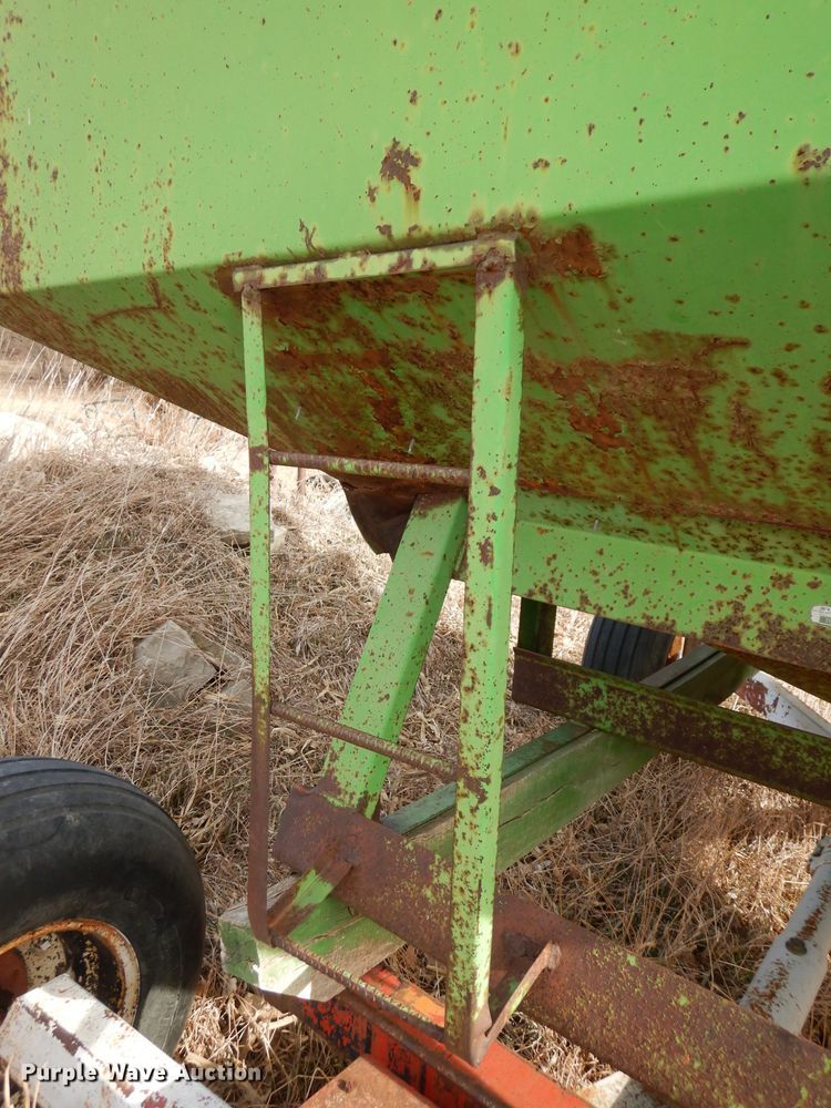 image for item DH8780 Huskee  gravity wagon