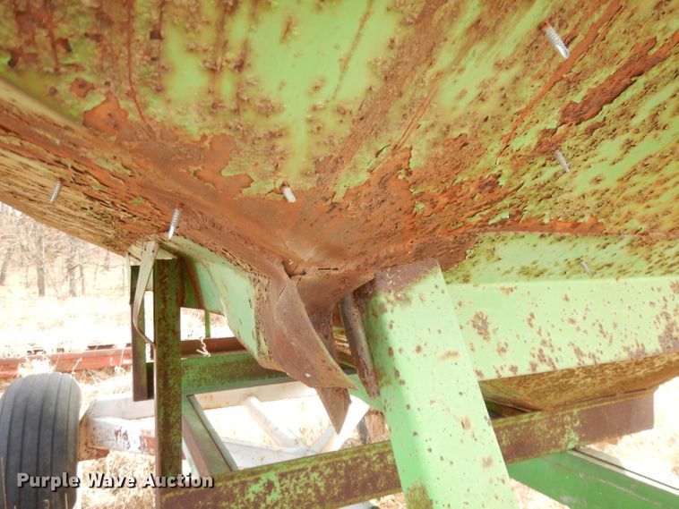 image for item DH8780 Huskee  gravity wagon