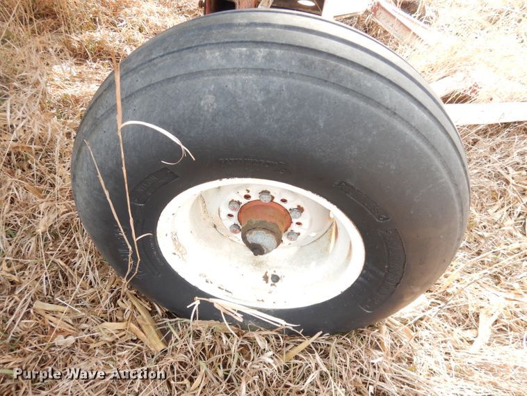 image for item DH8780 Huskee  gravity wagon