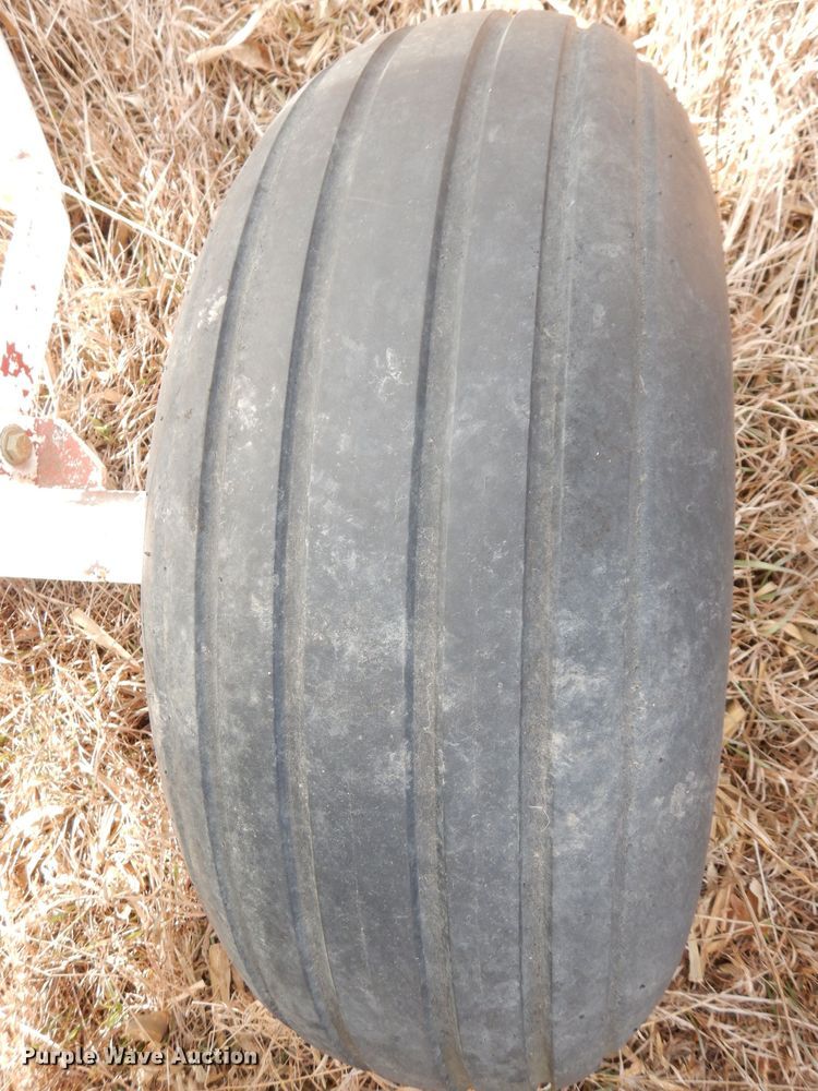 image for item DH8780 Huskee  gravity wagon