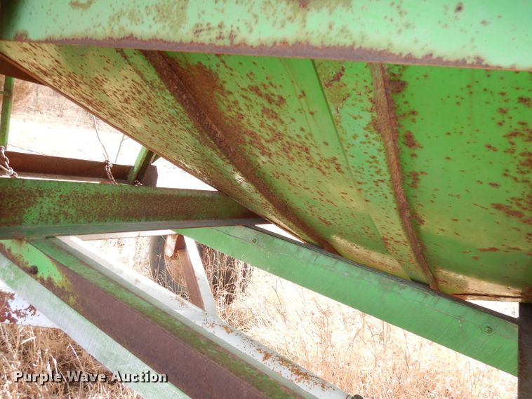 image for item DH8780 Huskee  gravity wagon