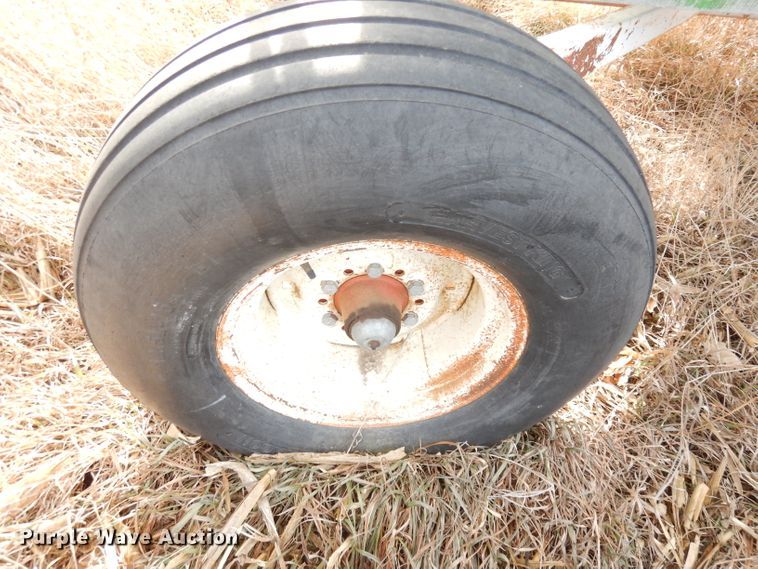 image for item DH8780 Huskee  gravity wagon