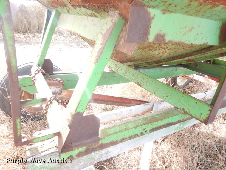 image for item DH8780 Huskee  gravity wagon