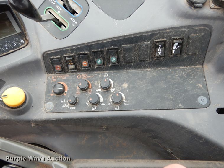 image for item DI8634 2015 Kubota M6-141  MFWD tractor