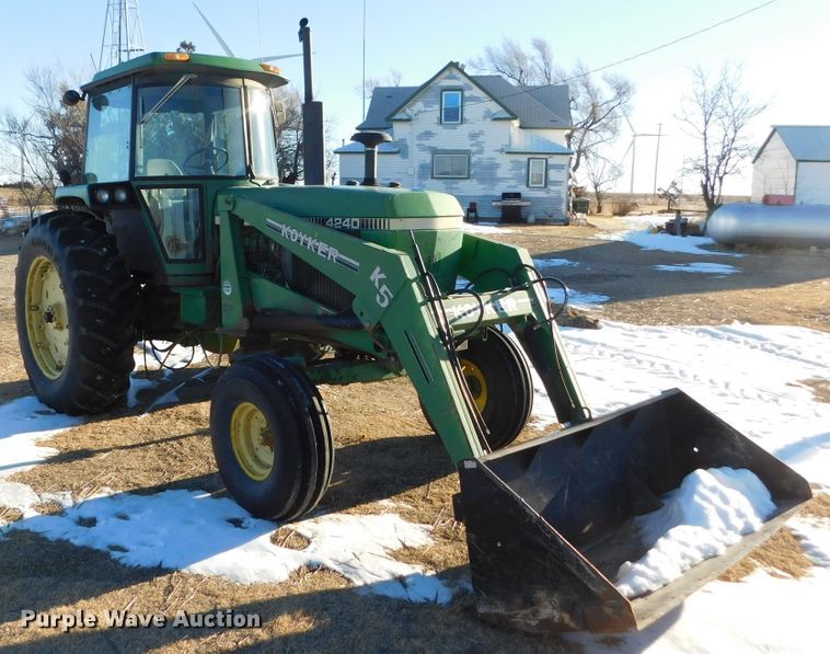 image for item DJ7577 1982 John Deere 4240  tractor