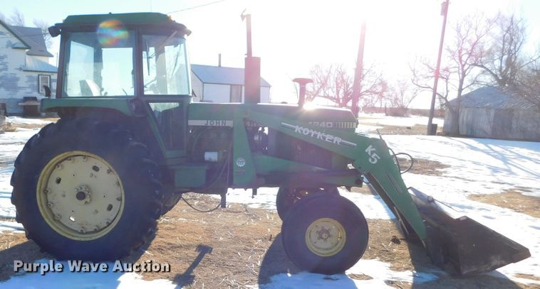 image for item DJ7577 1982 John Deere 4240  tractor