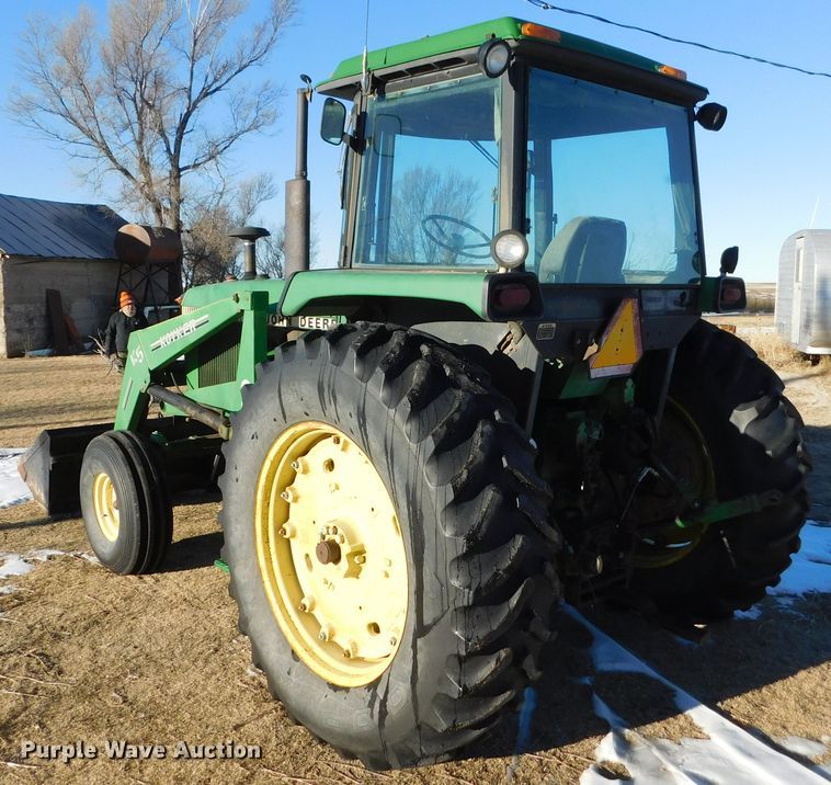 image for item DJ7577 1982 John Deere 4240  tractor