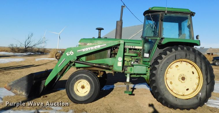 image for item DJ7577 1982 John Deere 4240  tractor