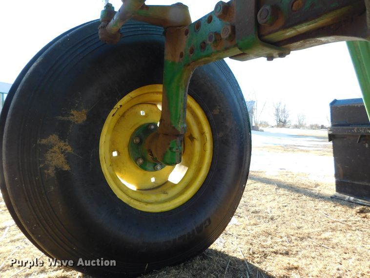 image for item DJ7577 1982 John Deere 4240  tractor