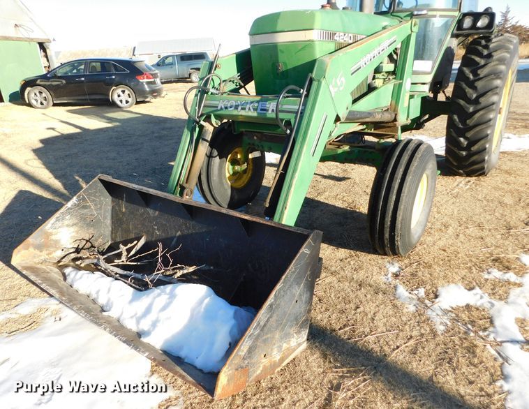 image for item DJ7577 1982 John Deere 4240  tractor