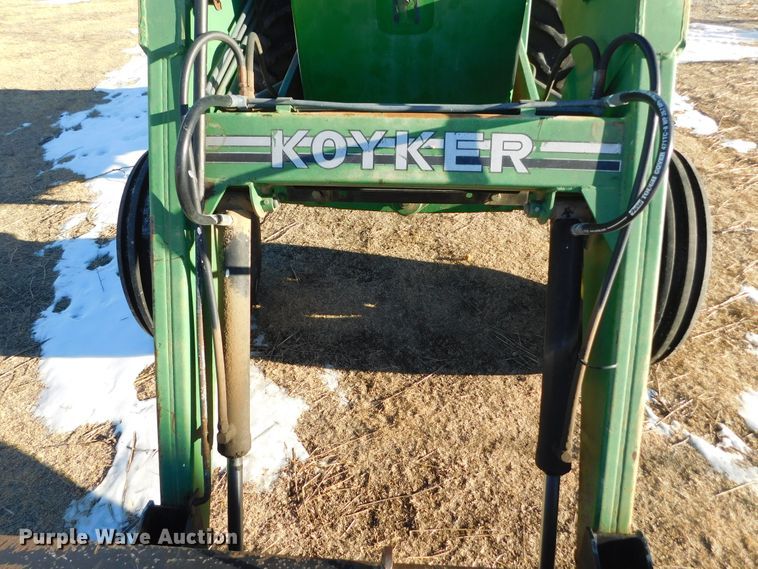 image for item DJ7577 1982 John Deere 4240  tractor