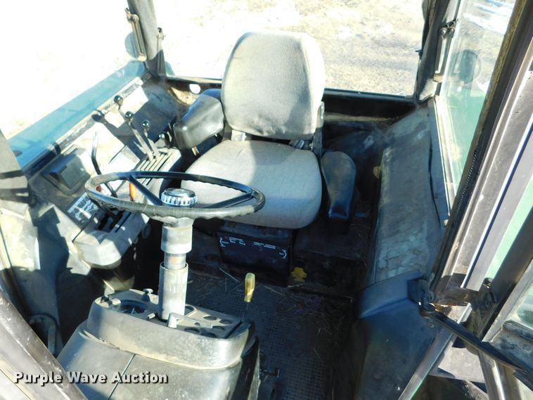 image for item DJ7577 1982 John Deere 4240  tractor