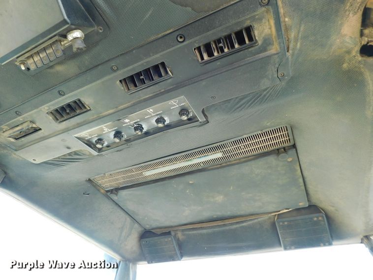 image for item DJ7577 1982 John Deere 4240  tractor