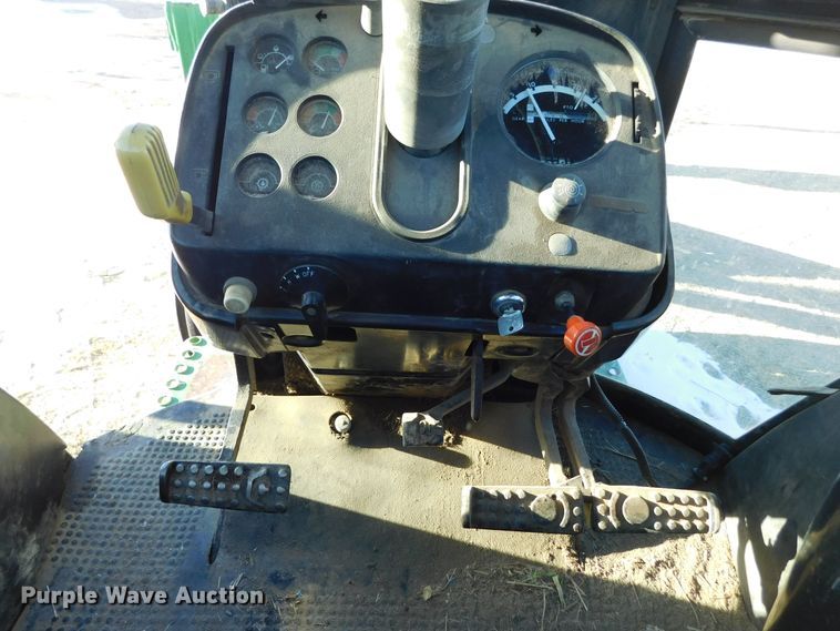 image for item DJ7577 1982 John Deere 4240  tractor