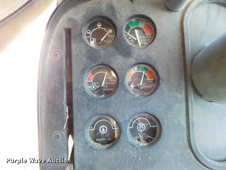 image for item DJ7577 1982 John Deere 4240  tractor