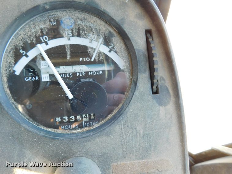 image for item DJ7577 1982 John Deere 4240  tractor