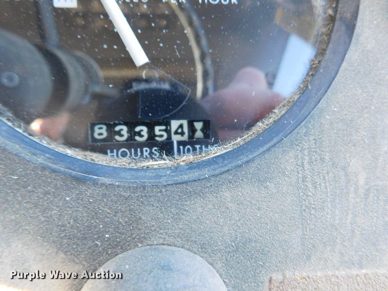 image for item DJ7577 1982 John Deere 4240  tractor