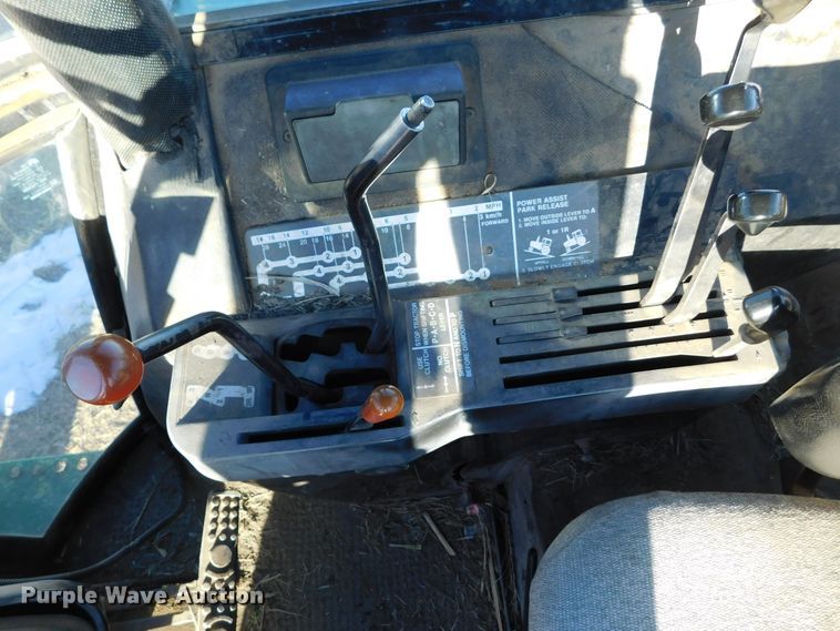 image for item DJ7577 1982 John Deere 4240  tractor