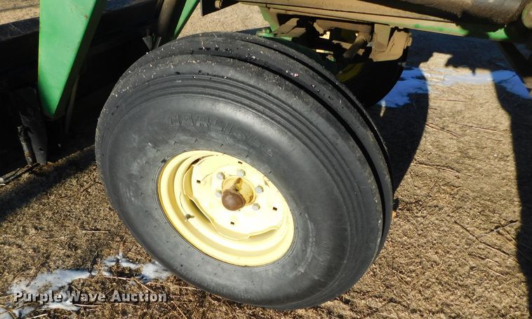 image for item DJ7577 1982 John Deere 4240  tractor