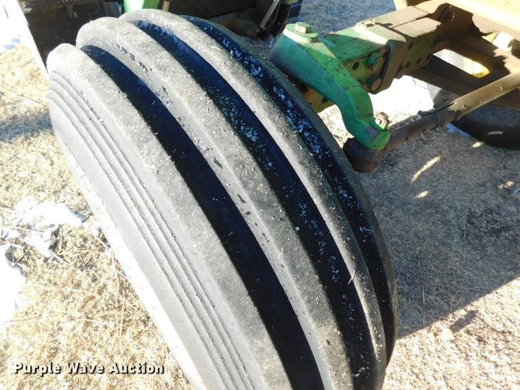 image for item DJ7577 1982 John Deere 4240  tractor