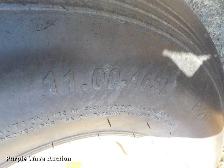 image for item DJ7577 1982 John Deere 4240  tractor