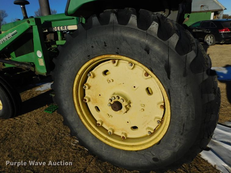image for item DJ7577 1982 John Deere 4240  tractor