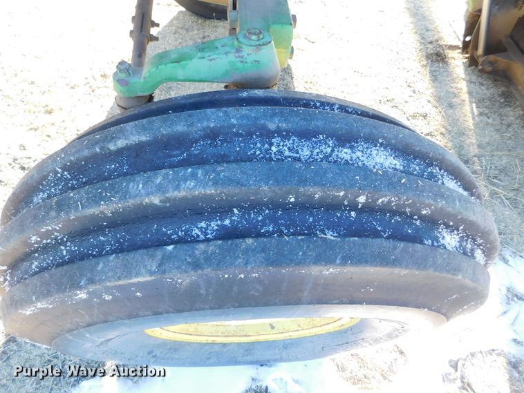 image for item DJ7577 1982 John Deere 4240  tractor