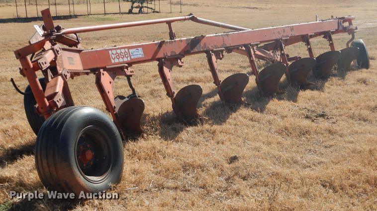 image for item DJ8924 Case  seven bottom plow