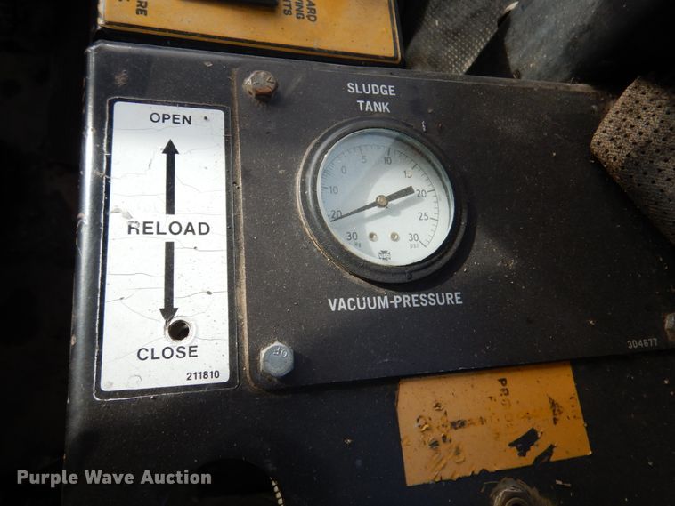 image for item DK8729 Ag-Chem Ag Gator 2004  manure spreader