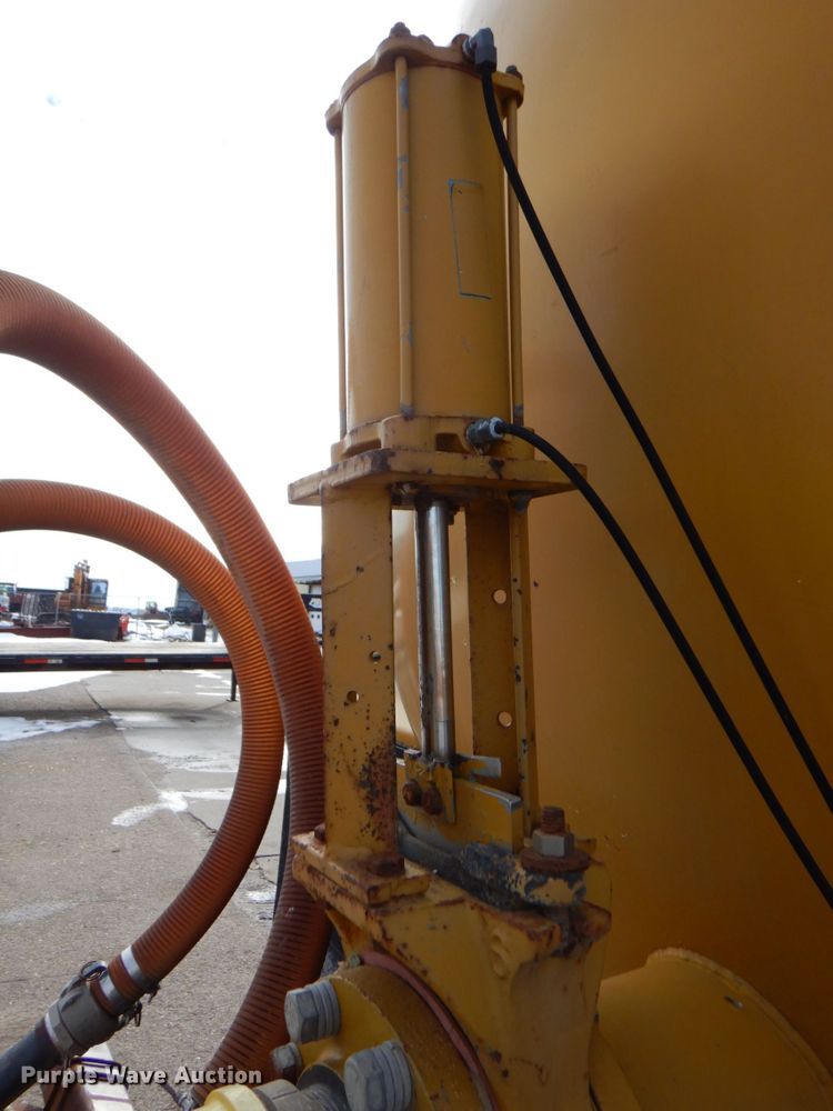 image for item DK8729 Ag-Chem Ag Gator 2004  manure spreader