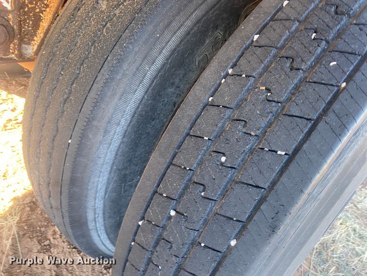 image for item DL1380 1976 Guthrie GH21  grain trailer