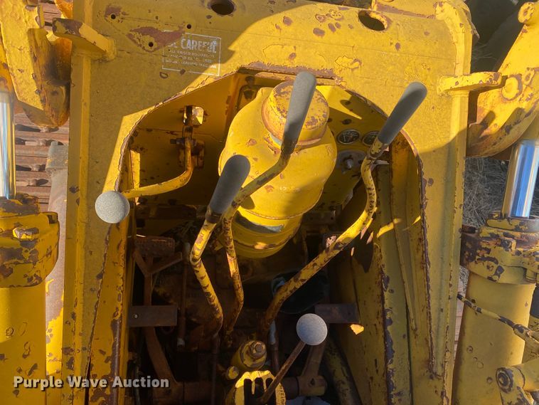 image for item DL1384 1956 Caterpillar 933  track loader