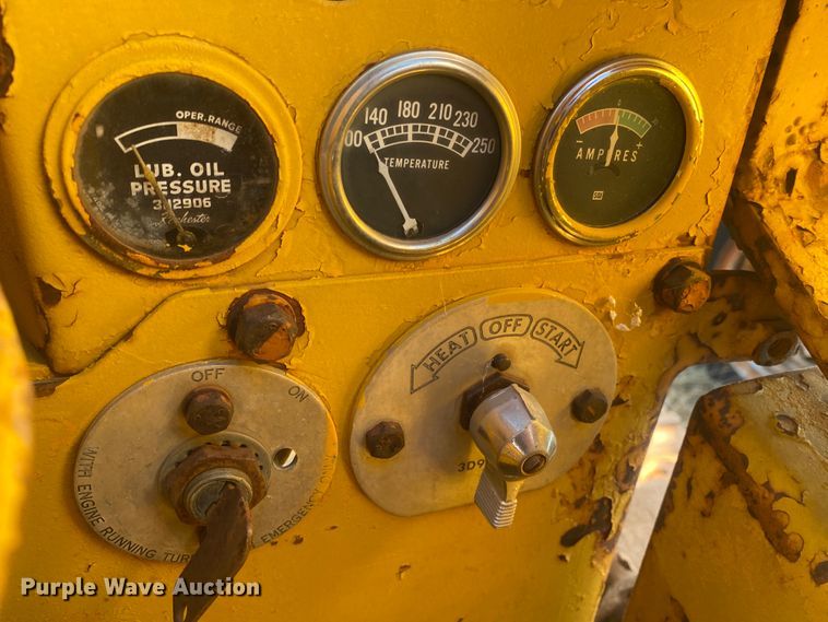 image for item DL1384 1956 Caterpillar 933  track loader